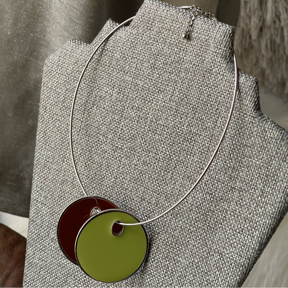 JOAN RIVERS | Vintage | Reversible Two-Disc Shaped Pendant Silver Wired Necklace